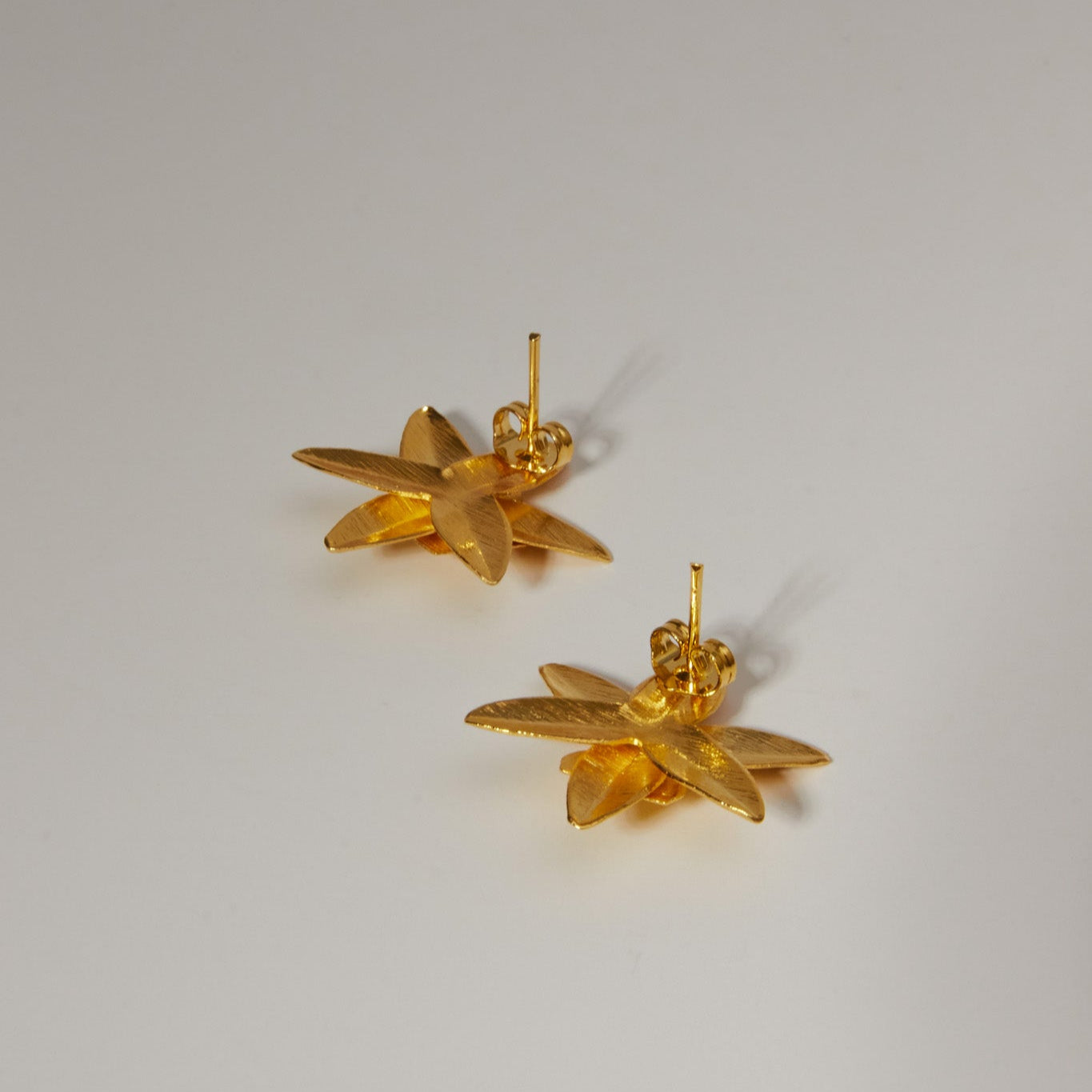 Tachuelas con forma de espiga de flores