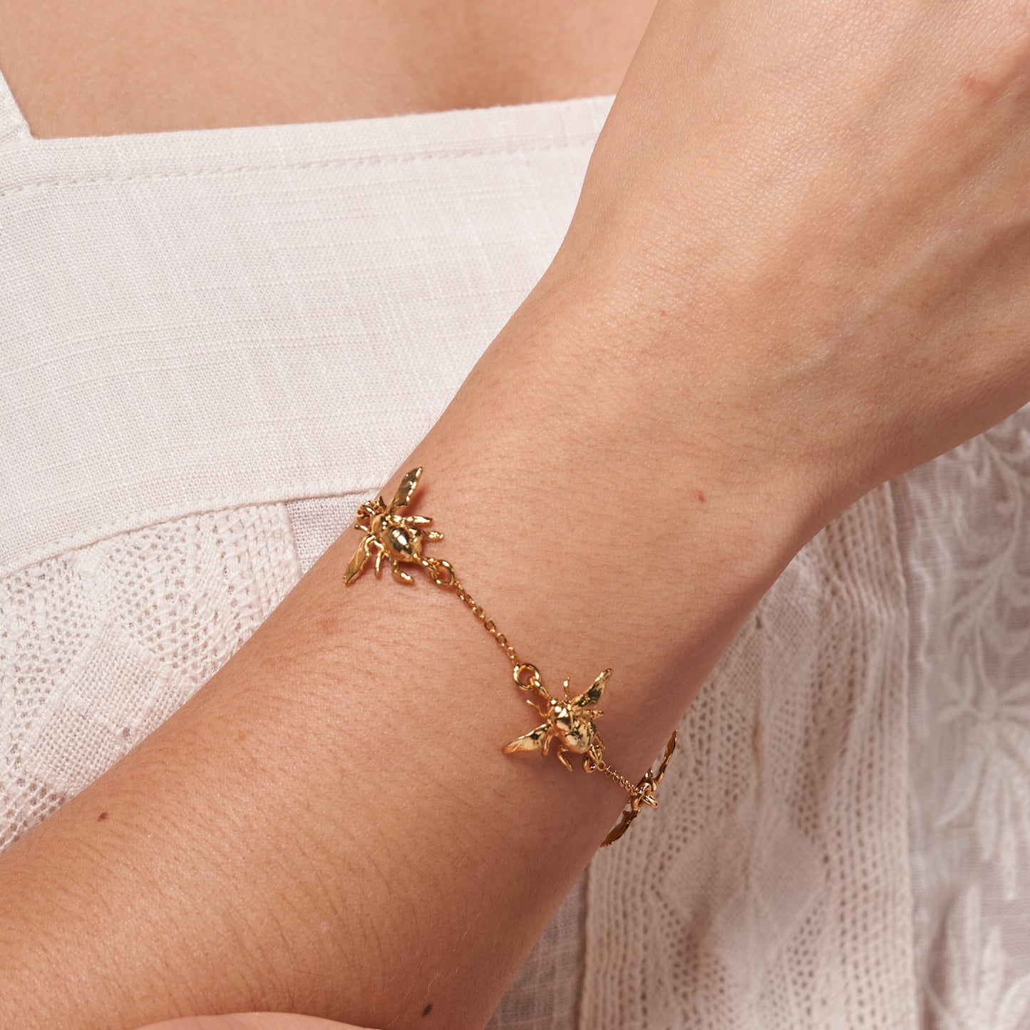 Pulsera de avispa