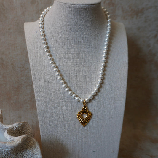 Amoré Pearl Pendant Necklace