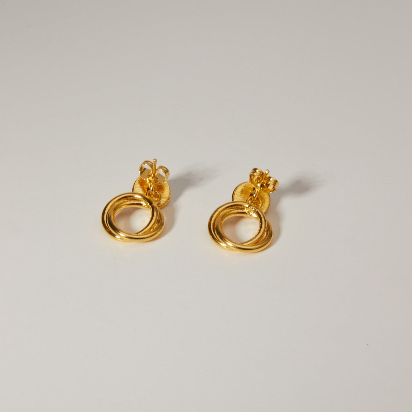 Circle Pearls Studs