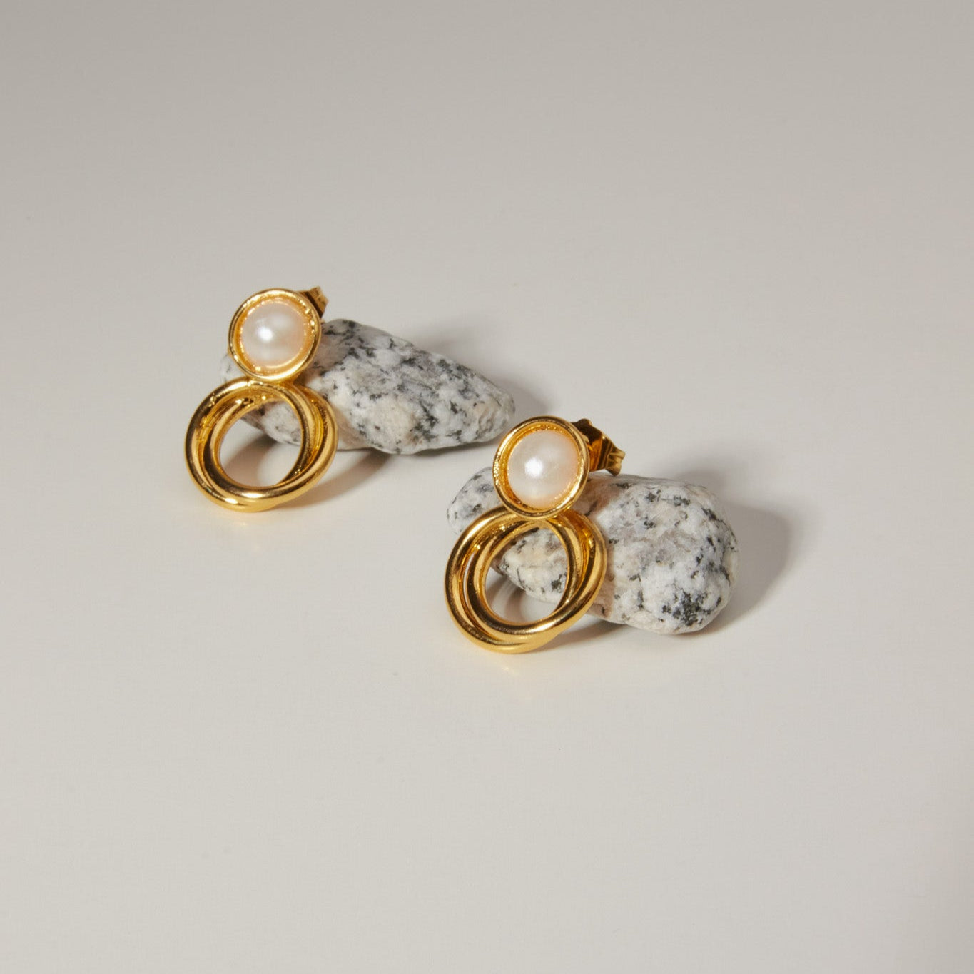 Circle Pearls Studs